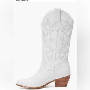 AMAZON White Western Embroidered Cowboy Boots Size 7.5 NWOT